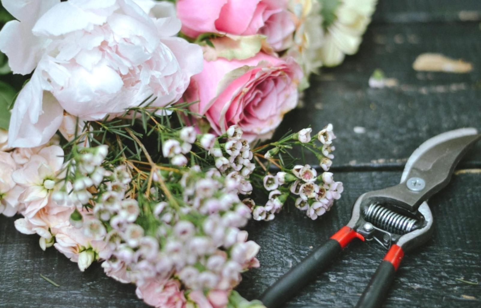 Komposisi bunga untuk lobby hotel mewah