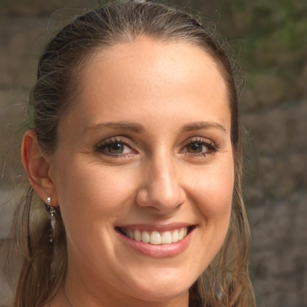 Sari Maharani - Direktur Kreatif Mrotonex